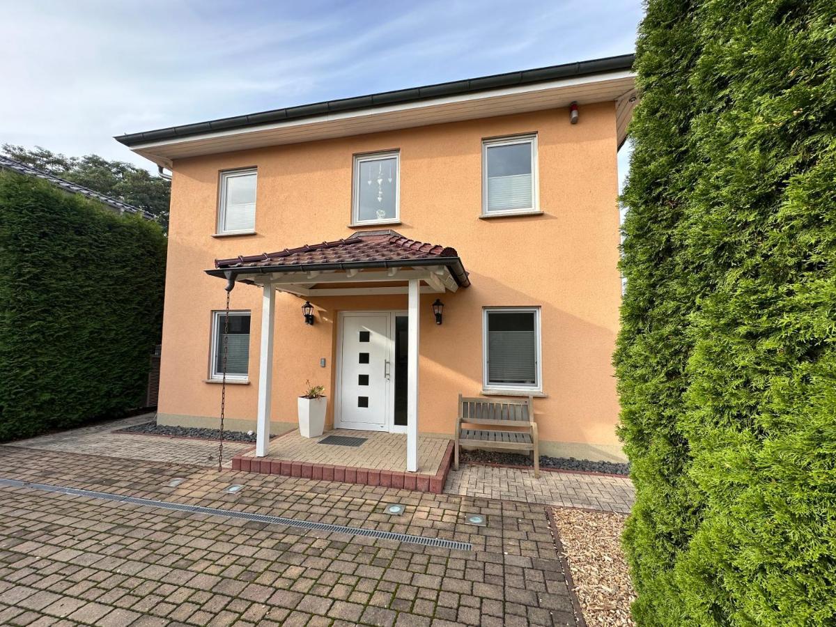 Stadtvilla In Leipzig 7 Personen 3 Schlafzimmer 2 Baeder Garten Und Terrasse Zentral Gelegen Messe Innenstadt Seen Extérieur photo