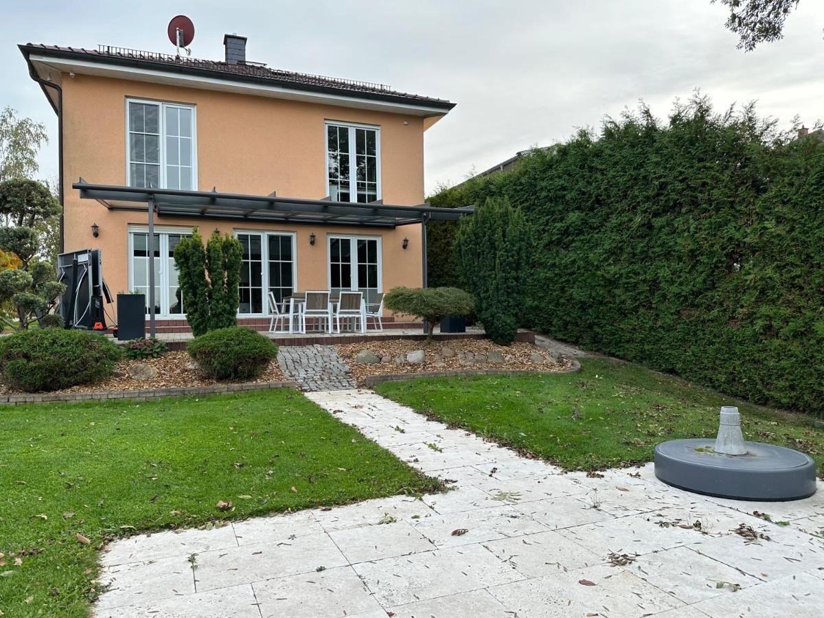 Stadtvilla In Leipzig 7 Personen 3 Schlafzimmer 2 Baeder Garten Und Terrasse Zentral Gelegen Messe Innenstadt Seen Extérieur photo