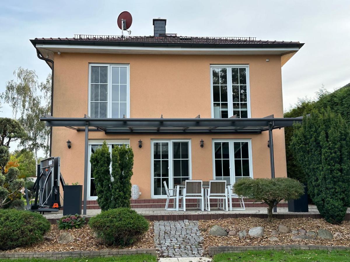 Stadtvilla In Leipzig 7 Personen 3 Schlafzimmer 2 Baeder Garten Und Terrasse Zentral Gelegen Messe Innenstadt Seen Extérieur photo